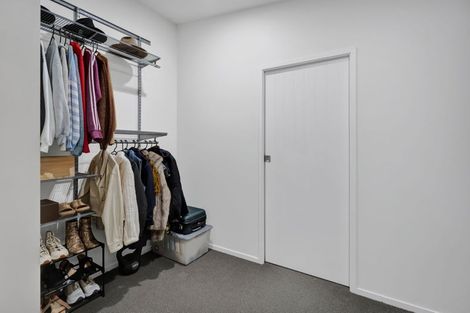 Photo of property in 70 Seaview Road, Marfell, New Plymouth, 4310
