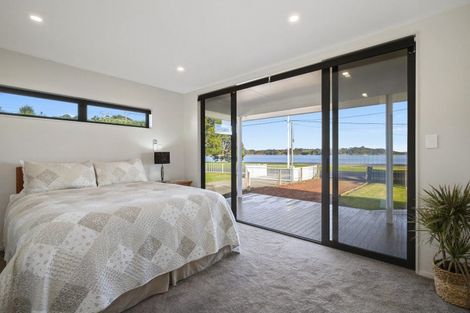 Photo of property in 25 Kawakawa Bay Coast Road, Kawakawa Bay, Papakura, 2585