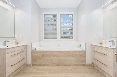 Photo of property in 5a Torless Terrace, Thorndon, Wellington, 6011