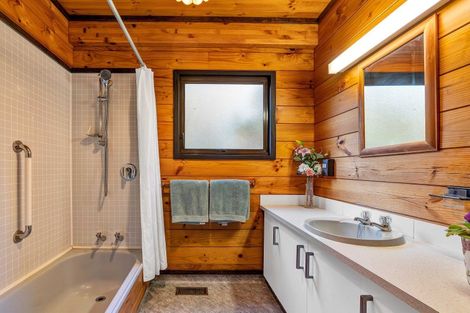 Photo of property in 21b Sequoia Grove, Merrilands, New Plymouth, 4312