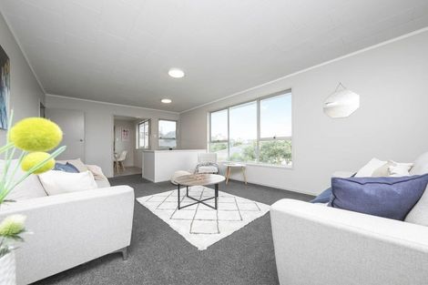 Photo of property in 35 Kemp Road, Massey, Auckland, 0614