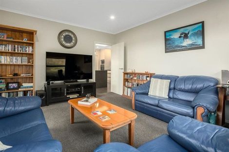 Photo of property in 12 Canary Way, Whitby, Porirua, 5024