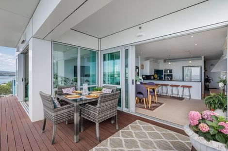 Photo of property in 72 Devonport Road, Tauranga, 3110