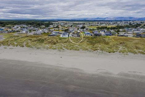 Photo of property in 8a Marine Parade South, Foxton Beach, Foxton, 4815