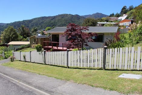 Photo of property in 1 Webster Place, Picton, 7220