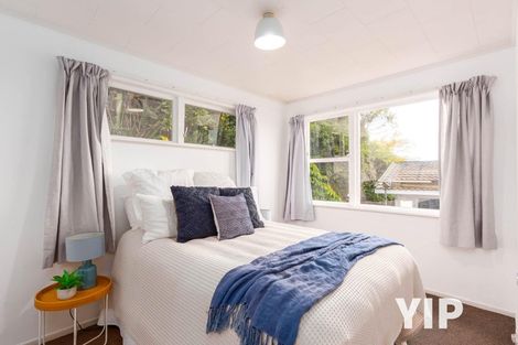 Photo of property in 9 Alwyn Place, Newlands, Wellington, 6037