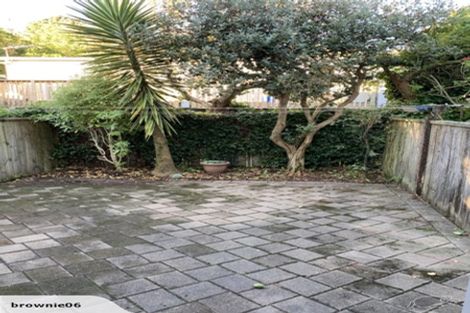 Photo of property in 21f7 Collins Avenue, Tawa, Wellington, 5028