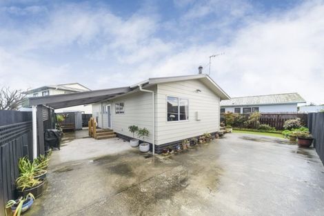 Photo of property in 35 Peter Hall Drive, Kelvin Grove, Palmerston North, 4414