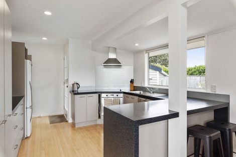 Photo of property in 11 Hadfield Place, Paraparaumu Beach, Paraparaumu, 5032