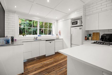 Photo of property in 18 Bracken Street, New Plymouth, 4310