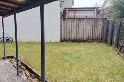 Photo of property in 18 Pyramid Place, Glen Eden, Auckland, 0602