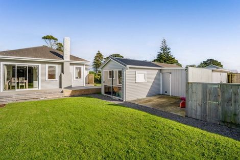 Photo of property in 147 Tasman Street, Opunake, 4616