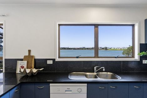 Photo of property in 27 Ferry Parade, Herald Island, Auckland, 0618
