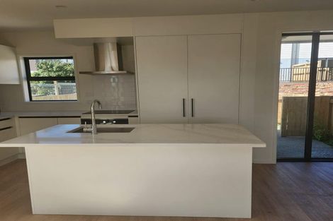 Photo of property in 16 Dorothy Thorpe Way, New Lynn, 0600