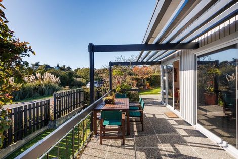 Photo of property in 15 Mountain View Road, Fitzherbert, Palmerston North, 4410