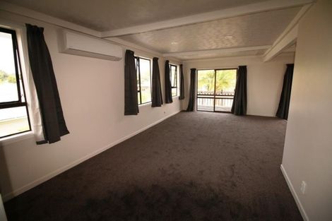 Photo of property in 42 Roberts Road, Te Atatu South, Auckland, 0610