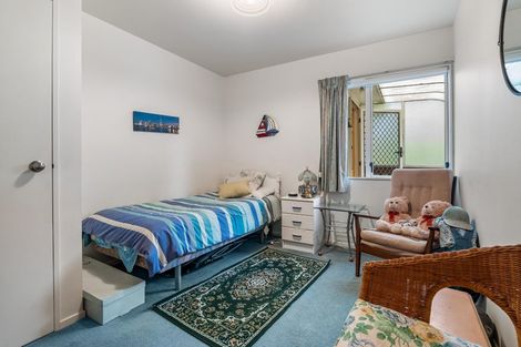 Photo of property in 1 Metric Place, Te Atatu South, Auckland, 0610