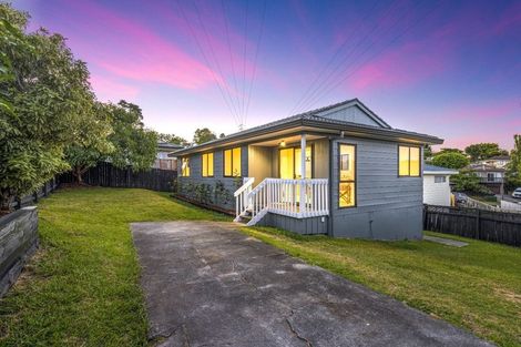 Photo of property in 11 Halloran Place, Massey, Auckland, 0614
