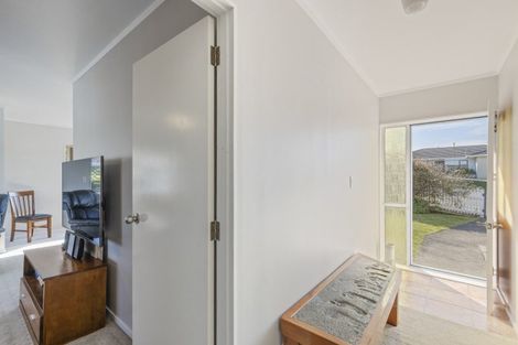 Photo of property in 3 Sandel Rise, Merrilands, New Plymouth, 4312