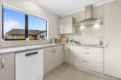 Photo of property in Waimanu Bay Village, 17/1 Piriti Drive, Te Atatu Peninsula, Auckland, 0610
