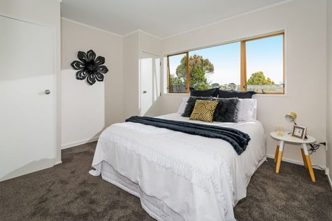 Photo of property in 1/14 Hollyhock Place, Browns Bay, Auckland, 0630