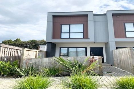 Photo of property in 32 Morihana Close, Glen Eden, 0602