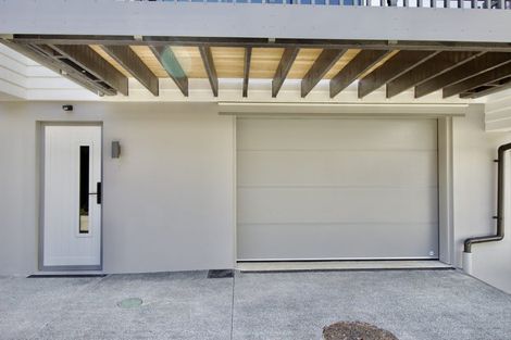 Photo of property in 2/94 Target Road, Totara Vale, Auckland, 0629