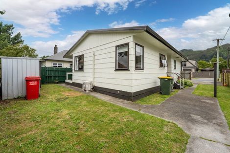Photo of property in 19 Hill Grove, Naenae, Lower Hutt, 5011