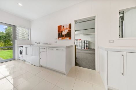 Photo of property in 7 Burgundy Park Avenue, Henderson, Auckland, 0612