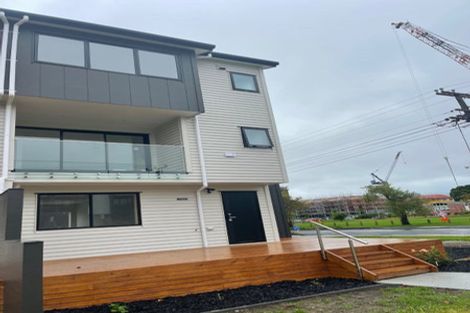 Photo of property in 233 Lake Road, Northcote, Auckland, 0627