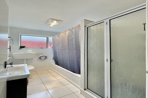 Photo of property in 146u1 Newlands Road, Newlands, Wellington, 6037