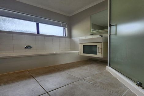 Photo of property in 6 Winstone Place, Highlands Park, New Plymouth, 4312