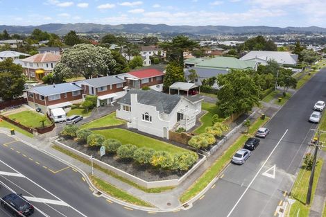 Photo of property in 40 Te Atatu Road, Te Atatu South, Auckland, 0610