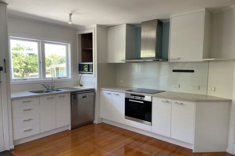Photo of property in 14 Hereford Street, Te Atatu Peninsula, Auckland, 0610
