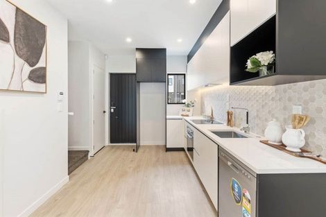 Photo of property in 42 Kiato Lane, Flat Bush, 2019