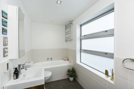 Photo of property in 32 Torwood Road, Khandallah, Wellington, 6035