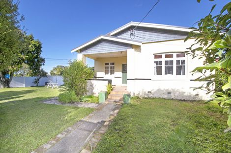 Photo of property in 2 Rewa Street, New Lynn, Auckland, 0600
