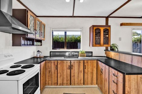 Photo of property in 1 Hawea Street, Merrilands, New Plymouth, 4312