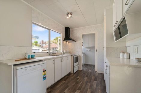 Photo of property in 25 Kervil Avenue, Te Atatu Peninsula, Auckland, 0610