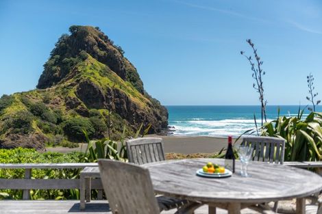 Photo of property in 20 Garden Road, Piha, New Lynn, 0772
