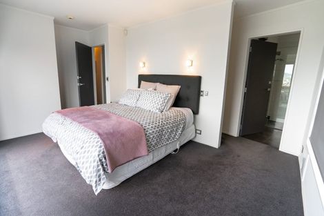 Photo of property in 11 Sovereign Point, Kaiwharawhara, Wellington, 6035