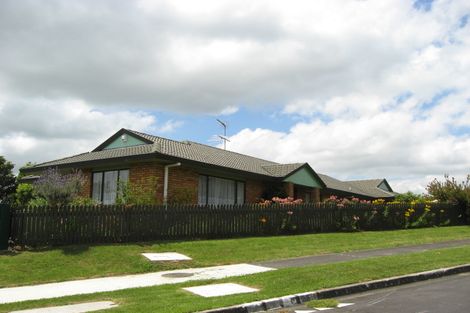 Photo of property in 2 Oakwood Place, Pukekohe, 2120