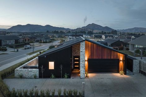 Photo of property in 32 Mount Nicholas Avenue, Wanaka, 9305