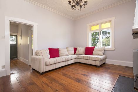 Photo of property in 2 Rewa Street, New Lynn, Auckland, 0600