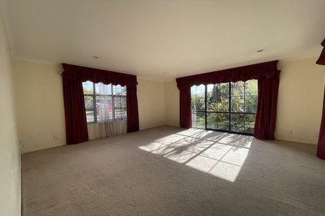 Photo of property in 9 Vinograd Drive, Te Atatu Peninsula, Auckland, 0610