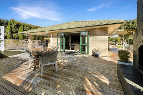 Photo of property in 15 Ina Ville Drive, Pukekohe, 2120