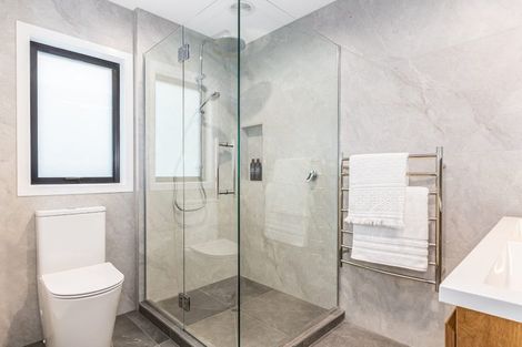 Photo of property in 77 Paremata Road, Paremata, Porirua, 5024