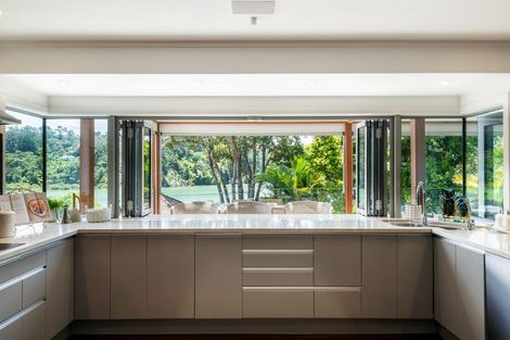 Photo of property in 14 Oscar Road, Greenhithe, Auckland, 0632