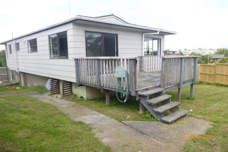 Photo of property in 8 St Catherine Crescent, West Harbour, Auckland, 0618