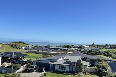 Photo of property in 16 Longbeach Drive, Castlecliff, Wanganui, 4501